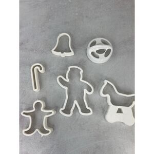 Christmas cookie cutters variety lot of 6‎